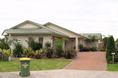 Photo of property in 2/17 Arrathorne Place, Northpark, Auckland, 2013