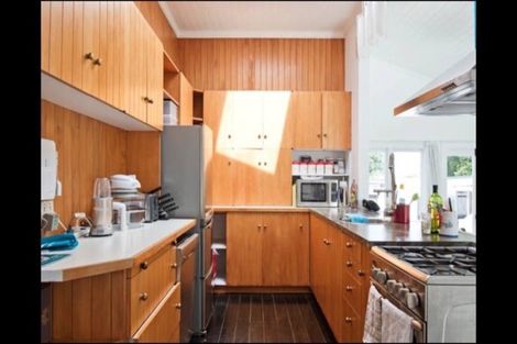 Photo of property in 34 Onewa Road, Northcote Point, Auckland, 0627