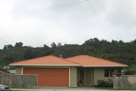 Photo of property in 140 Stokes Valley Road, Stokes Valley, Lower Hutt, 5019