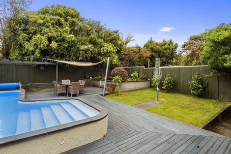 Photo of property in 24 Ranui Terrace, Tawa, Wellington, 5028