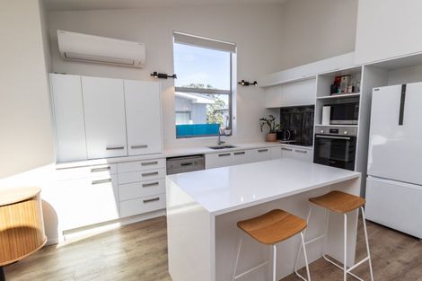 Photo of property in 23a Akaroa Drive, Maupuia, Wellington, 6022