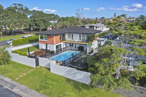 Photo of property in 104 Aberdeen Road, Campbells Bay, Auckland, 0620
