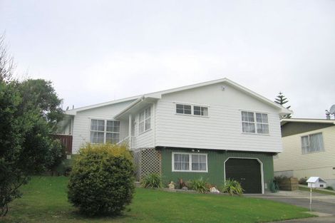 Photo of property in 113 Taylor Terrace, Tawa, Wellington, 5028