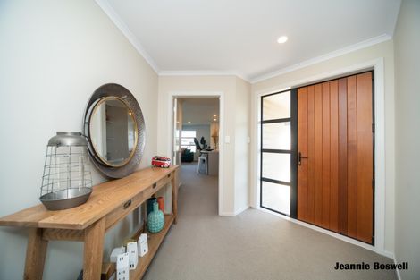 Photo of property in 8 Medallion Court, Kelvin Grove, Palmerston North, 4414