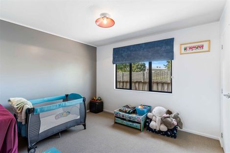 Photo of property in 28 Scarlet Oak Drive, Schnapper Rock, Auckland, 0632