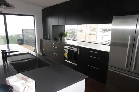 Photo of property in 79 Spenmoor Street, Newlands, Wellington, 6037