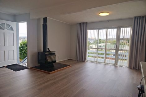 Photo of property in 9 Kerr Grove, Johnsonville, Wellington, 6037