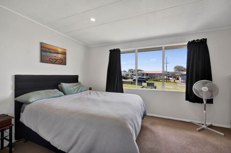 Photo of property in 17 Suther Street, Waverley, 4510