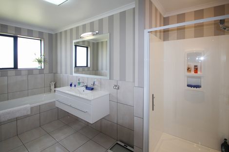 Photo of property in 10 North Ridge Drive, Oamaru North, Oamaru, 9400