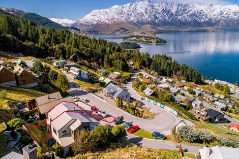 Photo of property in 116a Wynyard Crescent, Fernhill, Queenstown, 9300
