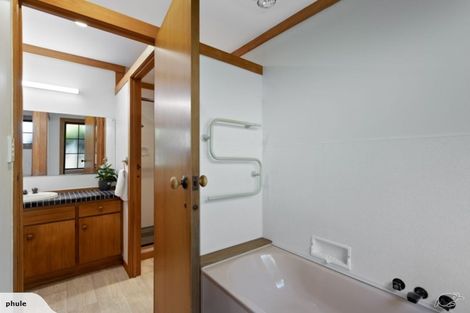 Photo of property in 1/126 Carlisle Road, Browns Bay, Auckland, 0632