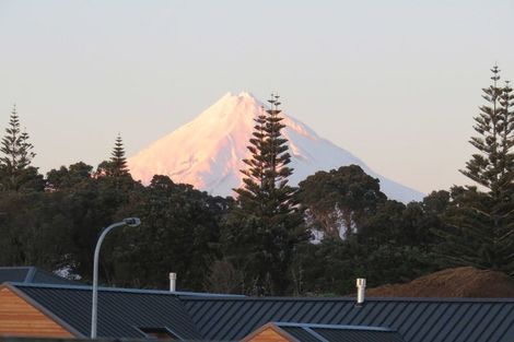 Photo of property in 6 Saint Andrews Parkway, Waiwhakaiho, New Plymouth, 4312