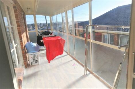 Photo of property in 1/1 Cheval Drive, Totara Vale, Auckland, 0629