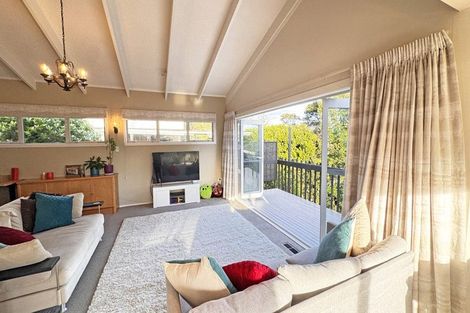 Photo of property in 8 Langstone Place, Chatswood, Auckland, 0626