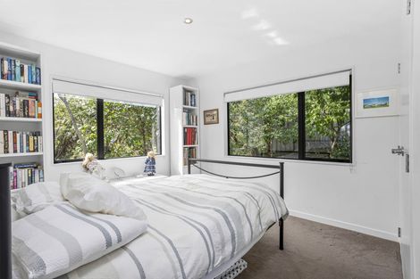 Photo of property in 56a Tamahere Drive, Glenfield, Auckland, 0629