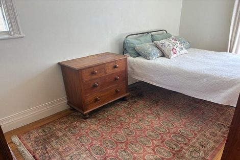 Photo of property in 19 Grove Road, Kelburn, Wellington, 6012