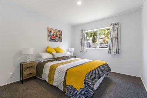 Photo of property in 2/30 Witheford Drive, Bayview, Auckland, 0629