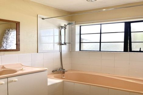 Photo of property in 2/76 Frank Nobilo Drive, Golflands, Auckland, 2013