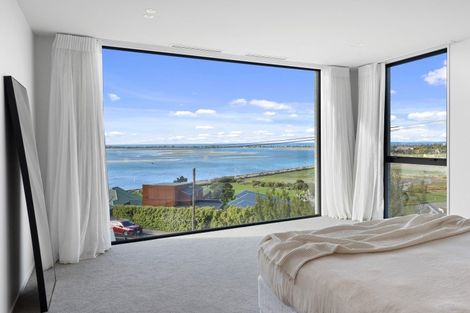 Photo of property in 32 Mount Pleasant Road, Mount Pleasant, Christchurch, 8081