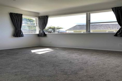 Photo of property in 11 Finlow Drive, Te Atatu South, Auckland, 0610