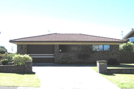 Photo of property in 14 Taitua Drive, Te Atatu South, Auckland, 0610