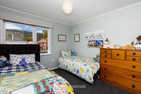 Photo of property in 35 Whirinaki Crescent, Heretaunga, Upper Hutt, 5018