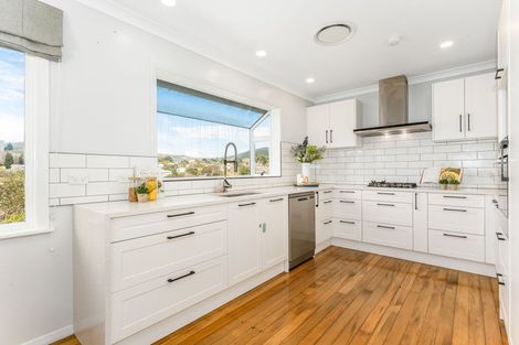 Photo of property in 13 Tainui Terrace, Tawa, Wellington, 5028