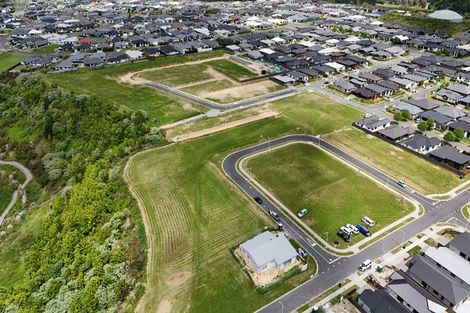 Photo of property in 37 Tasker Crescent, Pyes Pa, 3112