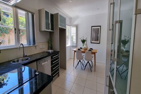 Photo of property in 2/18 Forrest Hill Road, Forrest Hill, Auckland, 0620