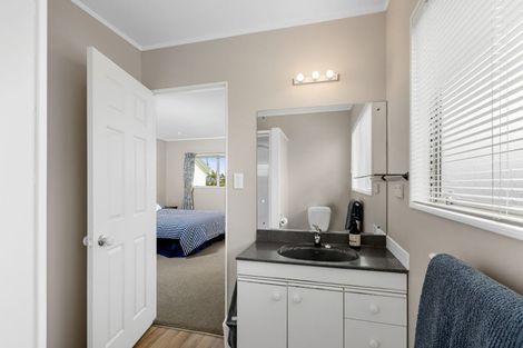 Photo of property in 6 Settlers Grove, Orewa, 0931