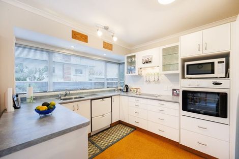 Photo of property in 1 Eton Place, Terrace End, Palmerston North, 4410