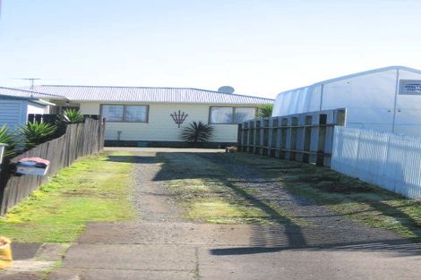 Photo of property in 42a Pukeroa Place, Papakura, 2110