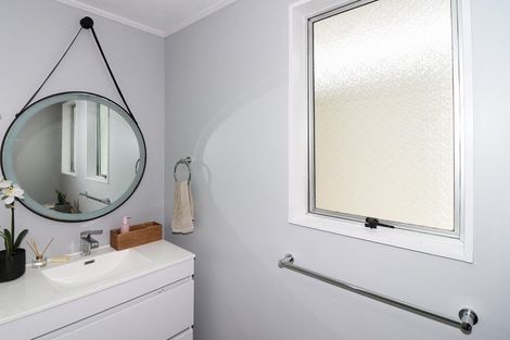 Photo of property in 22 Kupe Drive, Carterton, 5713