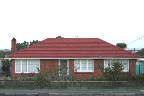 Photo of property in 77 Roberts Road, Te Atatu South, Auckland, 0610