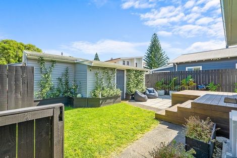 Photo of property in 35 Avondale Road, Avondale, Auckland, 1026