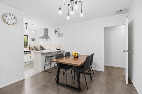 Photo of property in 2/19 Sailfish Drive, West Harbour, Auckland, 0618