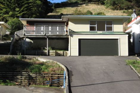 Photo of property in 58 Newlands Road, Newlands, Wellington, 6037