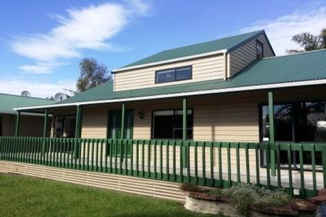 Photo of property in 14 Chablis Place, Henderson, Auckland, 0612