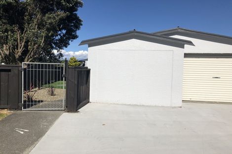 Photo of property in 17 Bluegum Road, Paraparaumu Beach, Paraparaumu, 5032