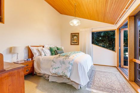 Photo of property in 28 The Crescent, Tindalls Beach, Whangaparaoa, 0930