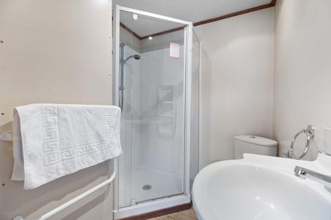 Photo of property in 48 Wynyard Crescent, Fernhill, Queenstown, 9300