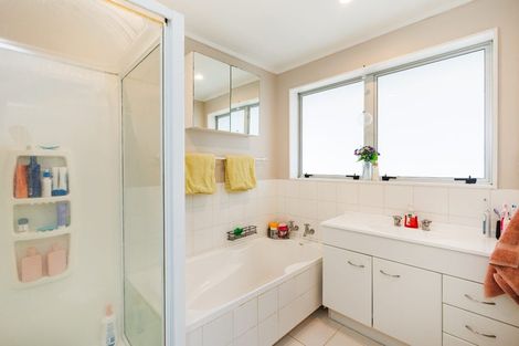 Photo of property in 5 Haast Place, Awapuni, Palmerston North, 4412