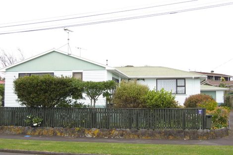 Photo of property in 18 Kauri Street, Merrilands, New Plymouth, 4312