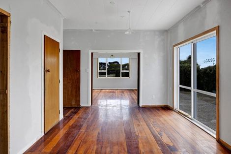 Photo of property in 45 Mcalpine Road, Hawera, 4672