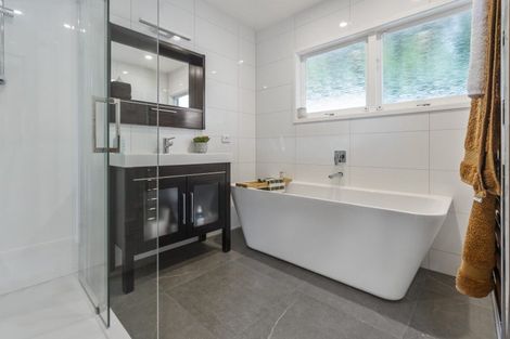 Photo of property in 28 Himalaya Drive, Half Moon Bay, Auckland, 2012