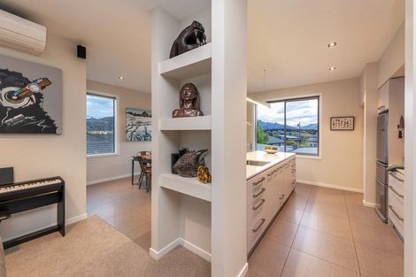 Photo of property in 10 Sunnyside Lane, Wanaka, 9305