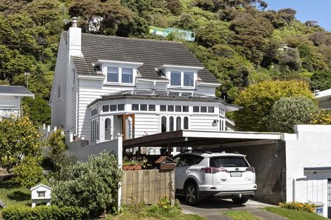 Photo of property in 18 Mahoe Street, Eastbourne, Lower Hutt, 5013