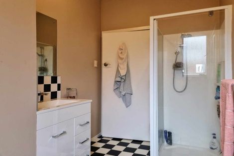 Photo of property in 292 Huatoki Street, Upper Vogeltown, New Plymouth, 4310