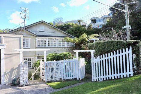 Photo of property in 145 Kelburn Parade, Kelburn, Wellington, 6012