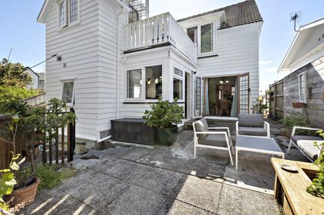 Photo of property in 18 Mahoe Street, Eastbourne, Lower Hutt, 5013